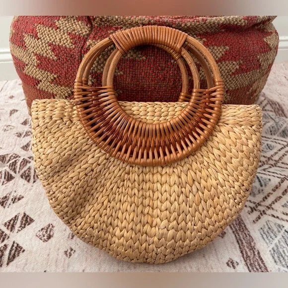 Cute Natural Bohemian Beachy Clutch - Picture 2 of 9